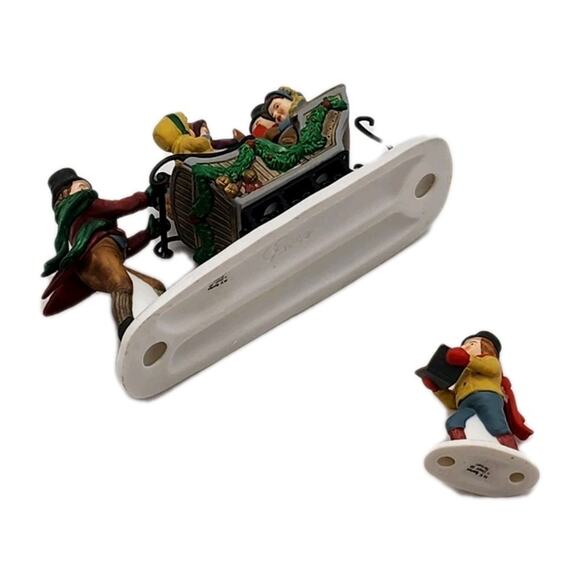Dept 56 Caroling With The Cratchit Family Heritage Village Set Of 2 In Box *READ - Picture 12 of 15